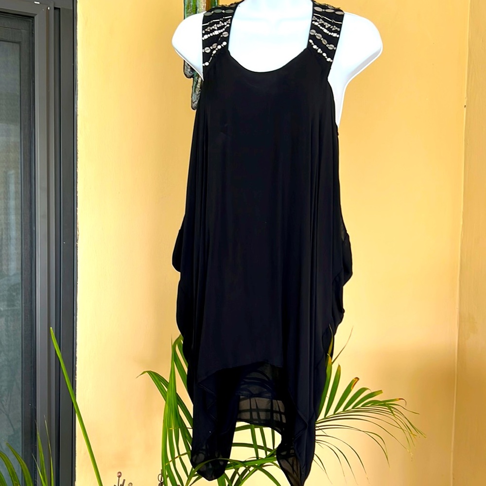 BCBGmaxazria sequins black top💥